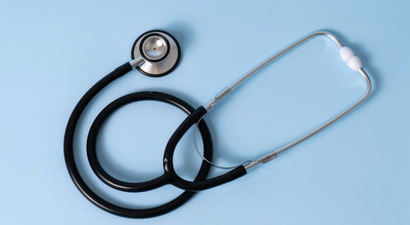 Estudantes de medicina realizando o Exame Nacional de Avaliação da Formação Médica (Enamed) no Brasil
