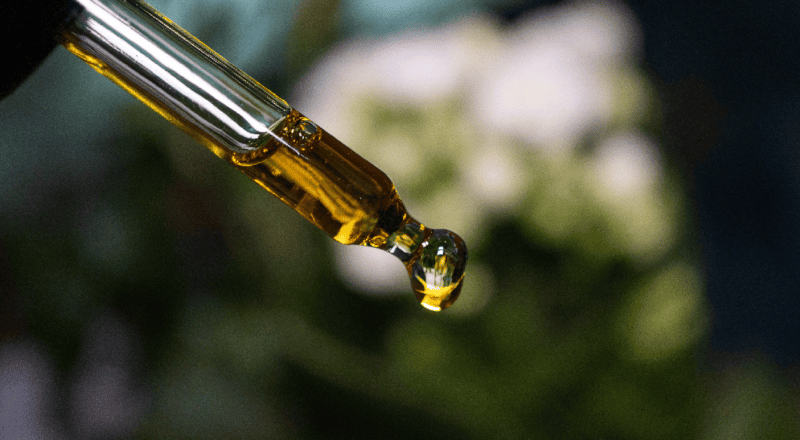 Representação do THC interagindo com células cancerígenas